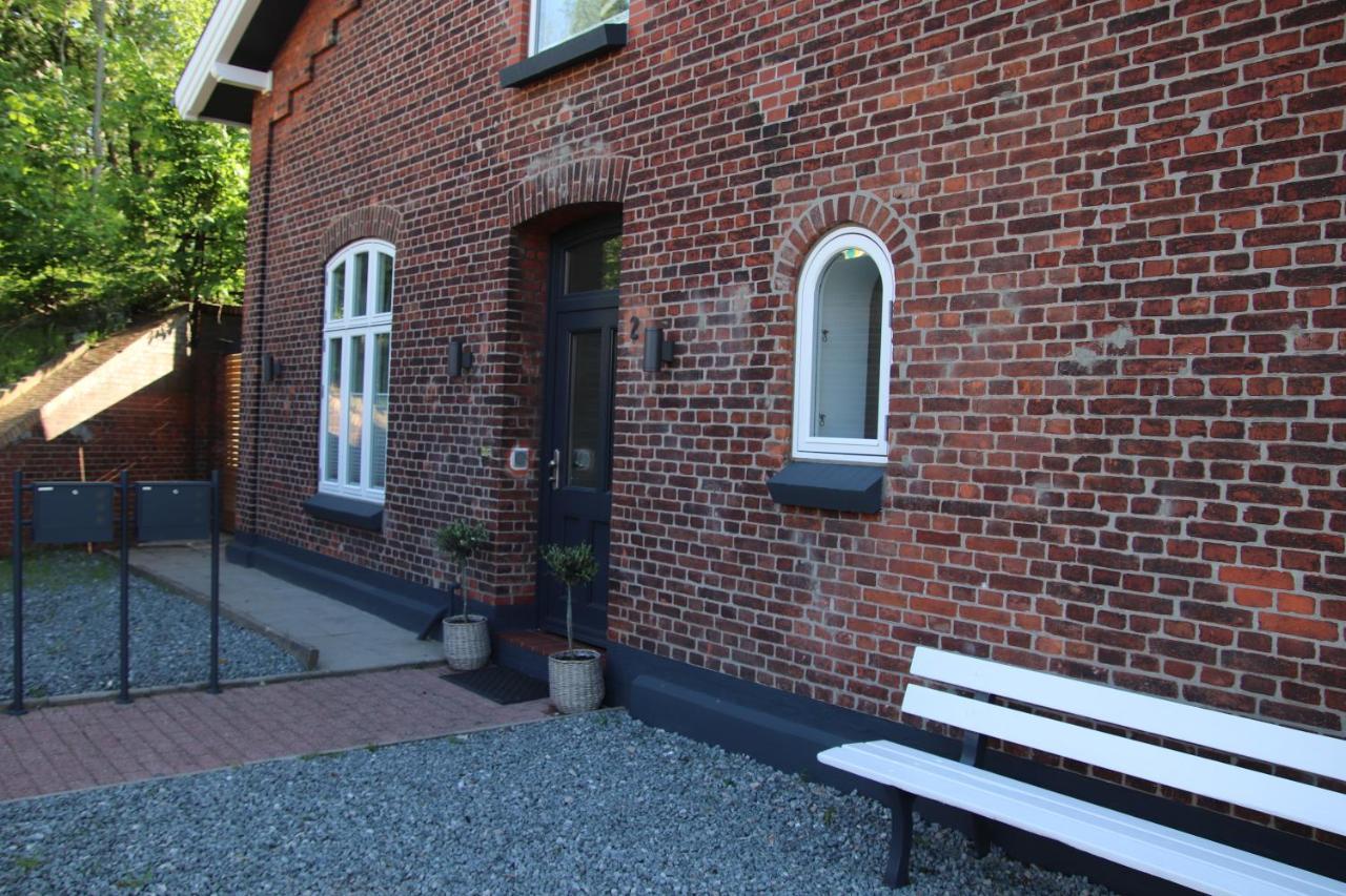 Altes Bahnhofsvorsteherhaus Wohnung Unten Husum  Exterior foto