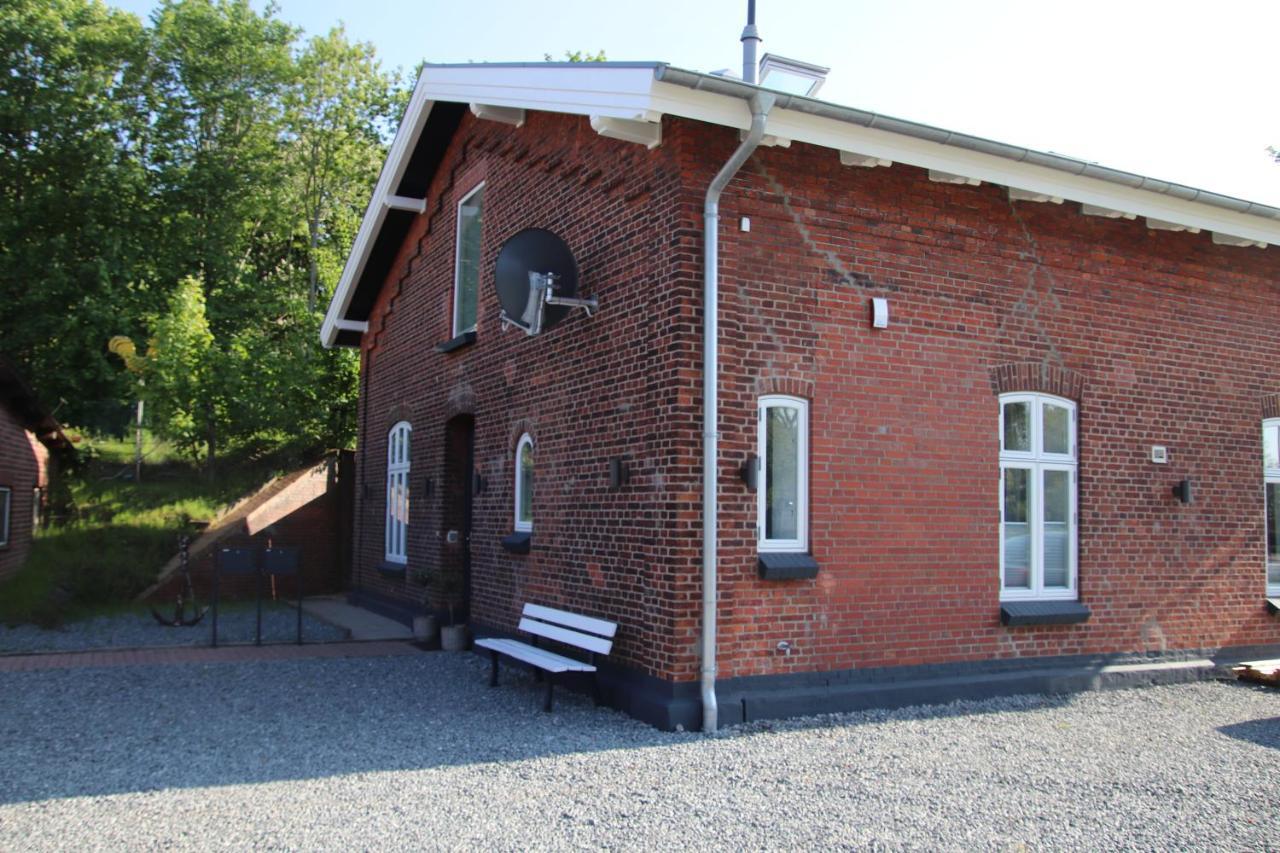 Altes Bahnhofsvorsteherhaus Wohnung Unten Husum  Exterior foto